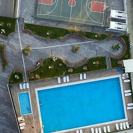 View With Wifi And Pool Apartment